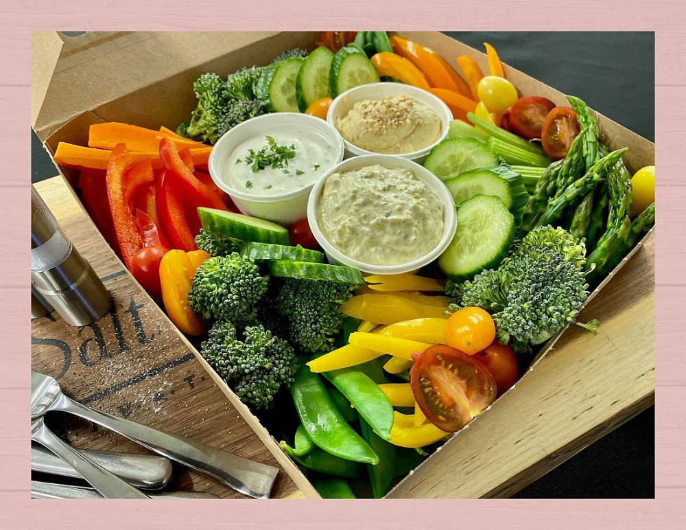 Fresh Vegetables & 3 Dips Box